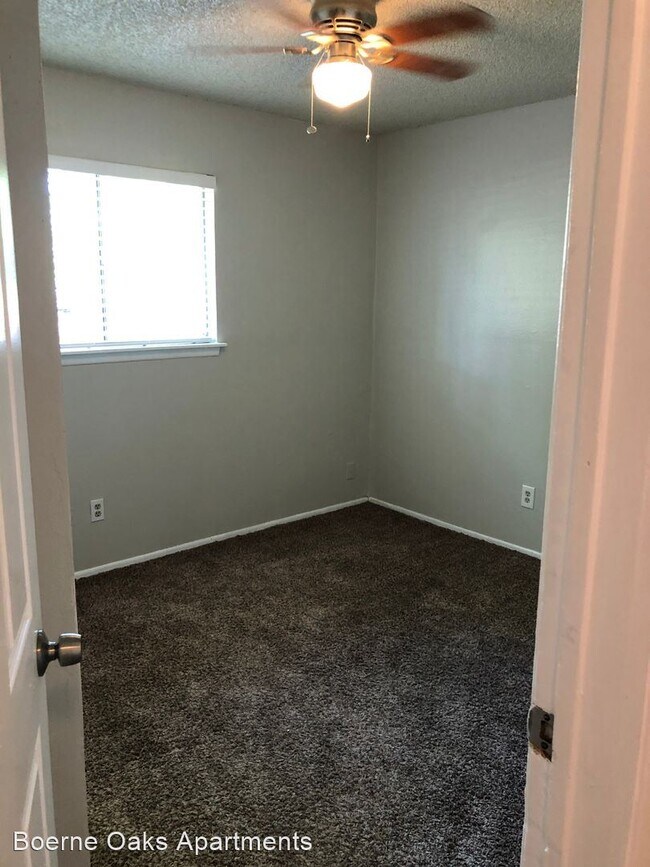 Foto del edificio - 2 br, 1 bath Apartment - 400 Rosewood Ave.