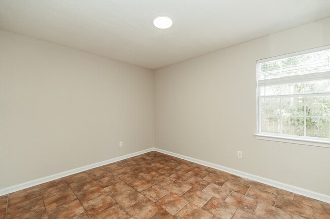 Building Photo - 719 S Berthe Ave