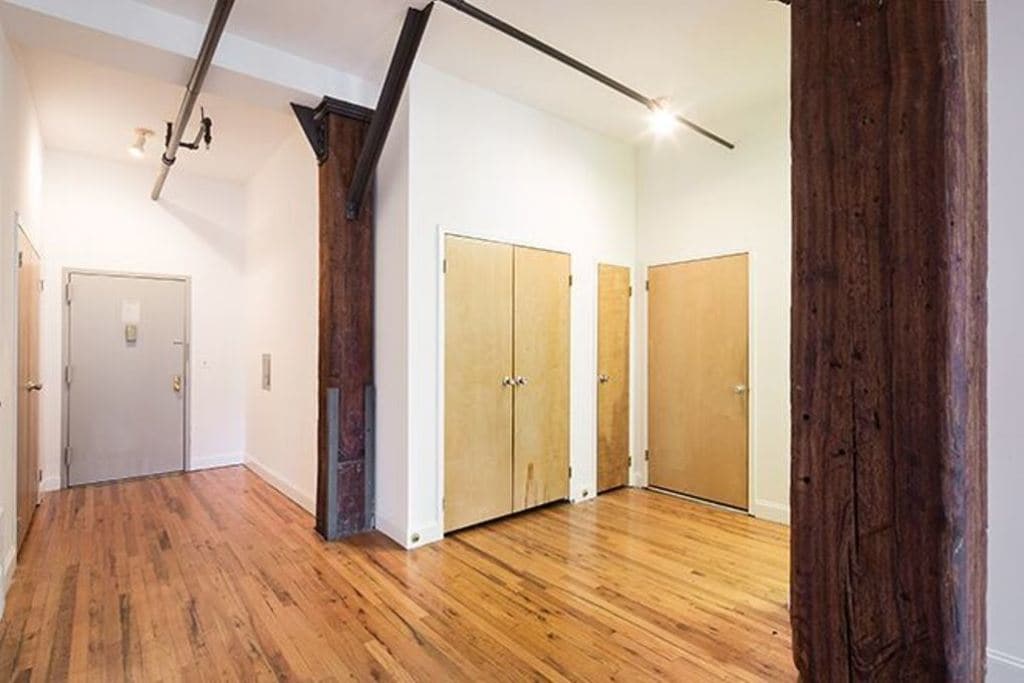 Primary Photo - 275 Park Ave