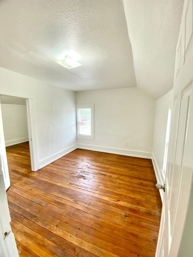 Foto del edificio - Four bed/1 Bath House Close to Down Town D...