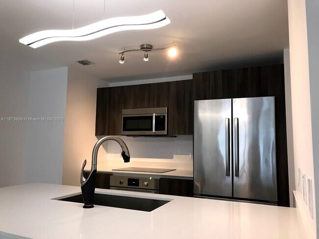 Foto del edificio - 488 NE 18th St