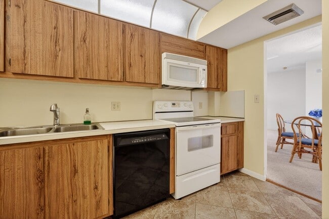 Building Photo - 100 Ocean Trail Way