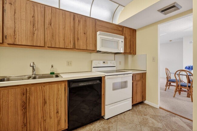 Foto del edificio - 100 Ocean Trail Way