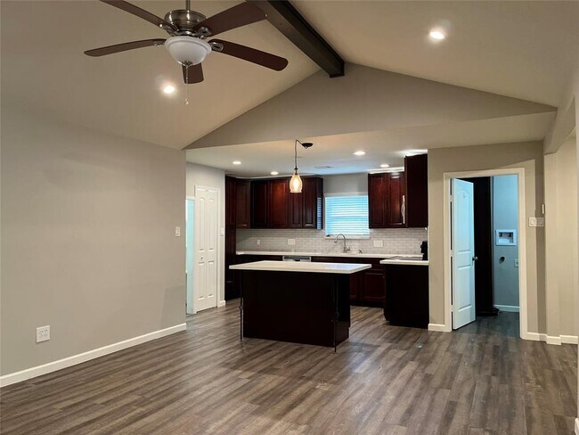 Foto del edificio - 304 S Shadowbend Dr