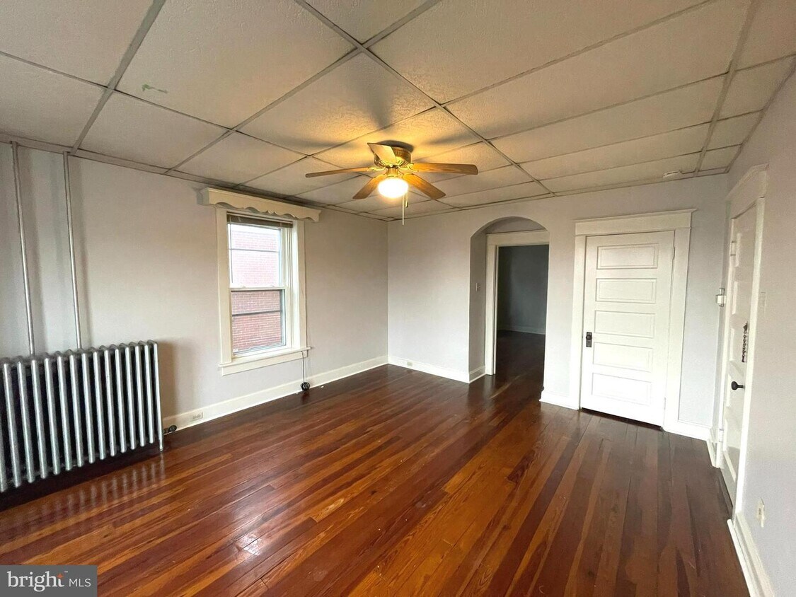 Primary Photo - 715 Oak Hill Ave