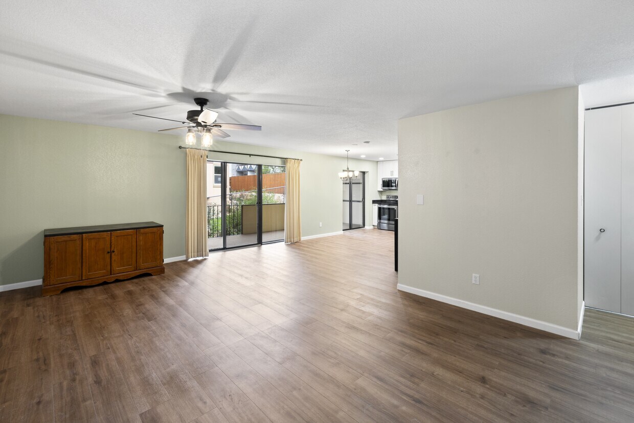 Foto principal - 777 Saturn Dr