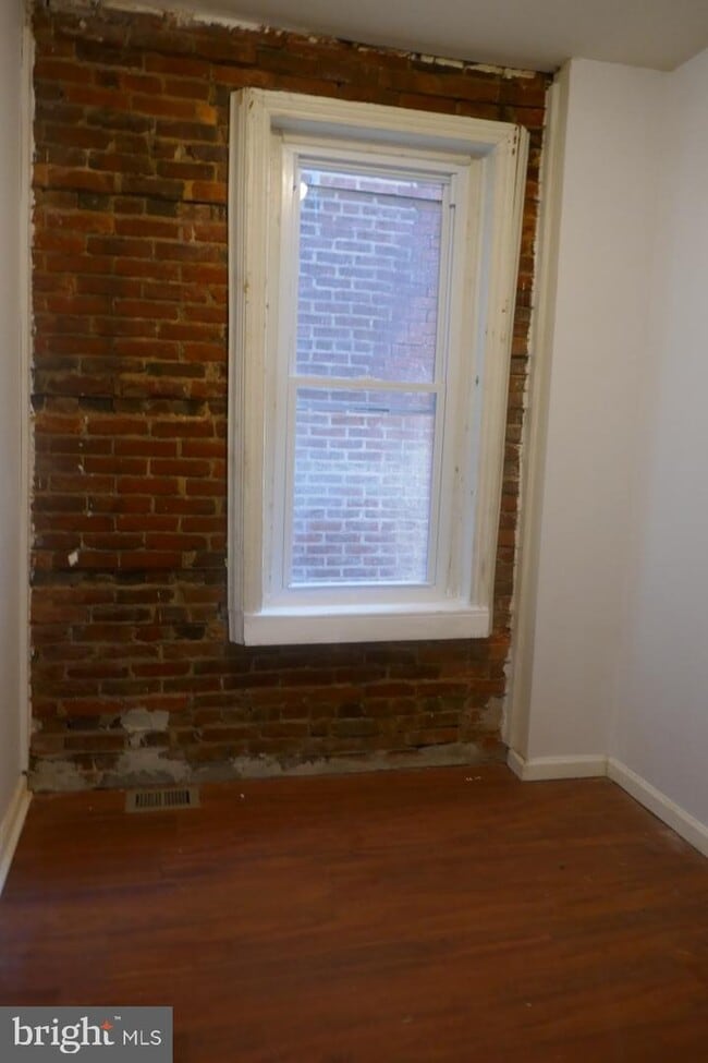 Foto del edificio - 210 E 14th St