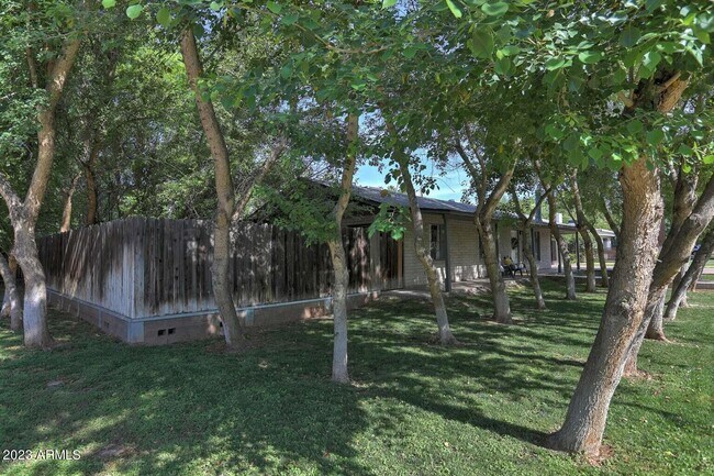 Building Photo - 1428 S Oakley Pl