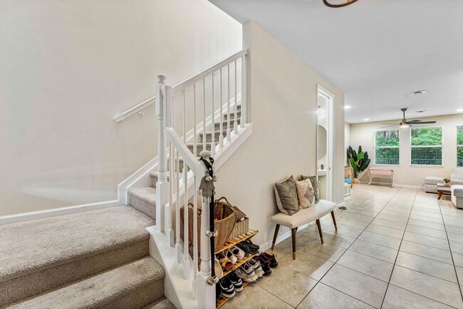 Building Photo - 16280 Oakview Dr