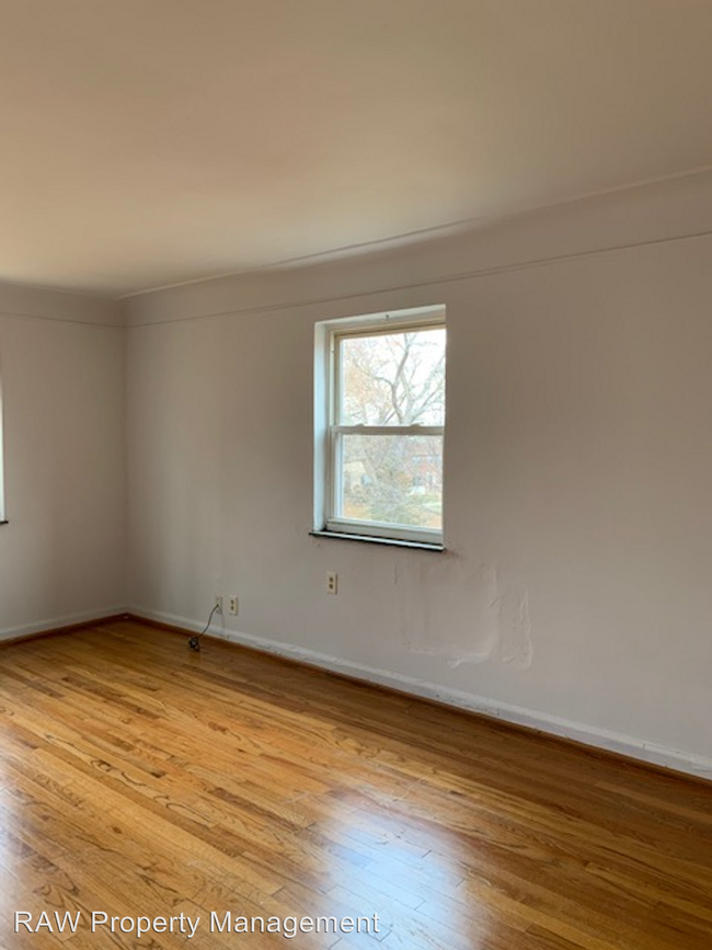 Building Photo - 7080 Eastlawn Dr