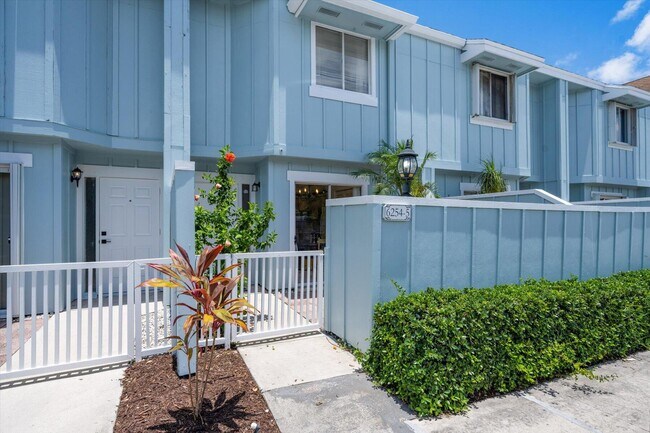 Foto del edificio - 6254 Riverwalk Ln