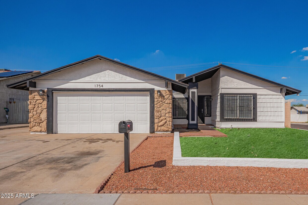 Foto principal - 1754 E Alta Vista Rd
