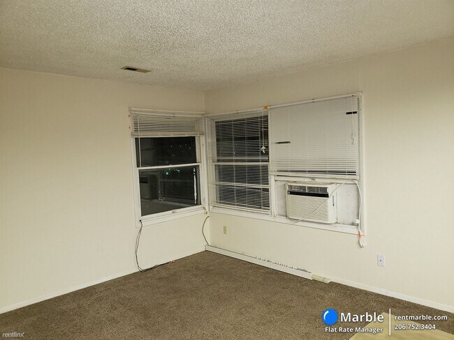 Building Photo - 2 br, 1 bath Townhome - 760 E Springmont Dr