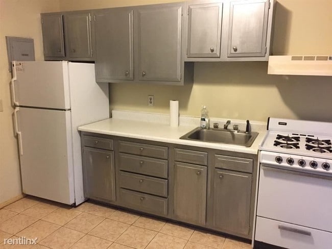 Building Photo - 1 br, 1 bath  - 12 Cogswell Ave