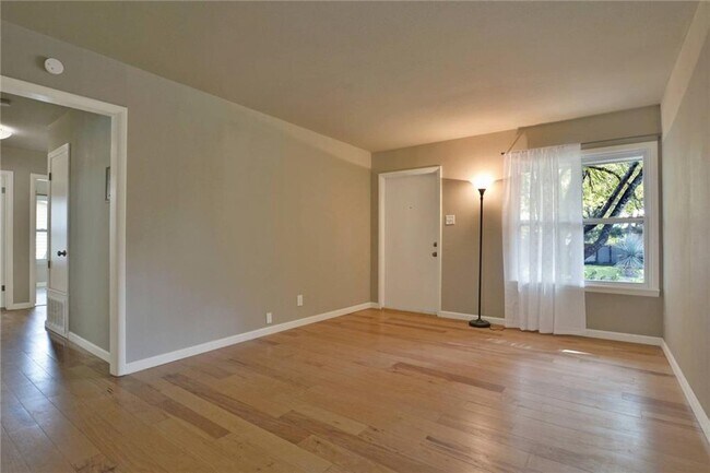 Building Photo - 1408 Broadmoor Dr