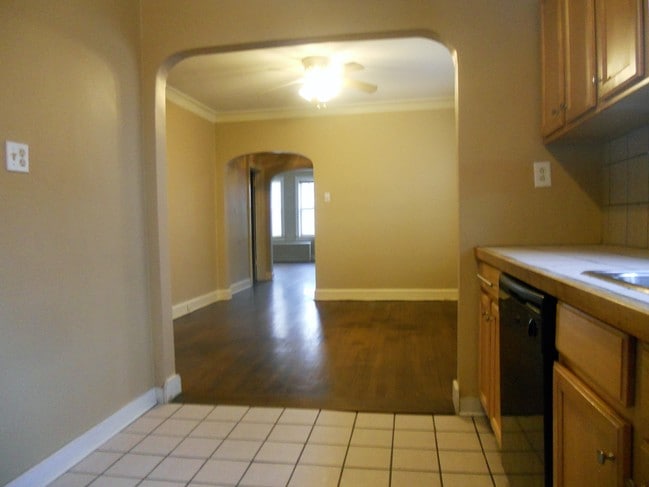 Kitchen - 5319 W Giddings St