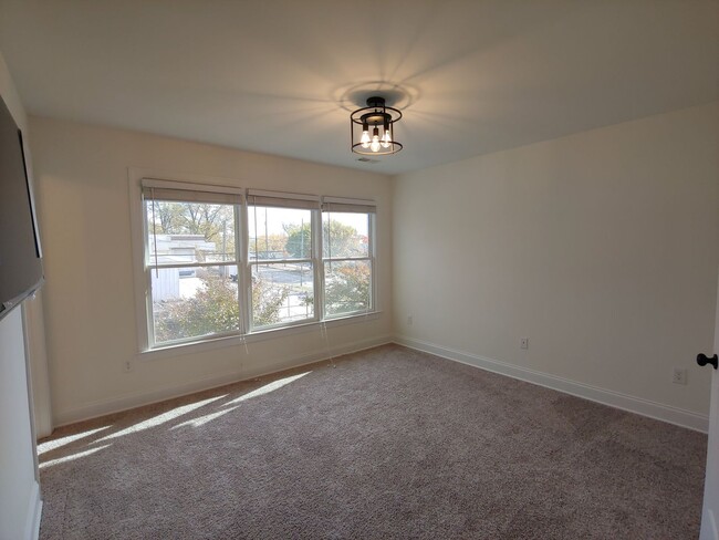 Building Photo - 3 Bedroom, 2.5 Bath Townhome Close to UTC!