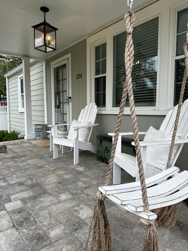 Foto del edificio - Sylvan Park Fully Furnished Home and Guest House-Shorter Term Leases Available!