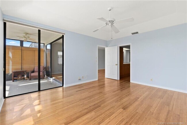 Foto del edificio - 6122 SE Landing Way