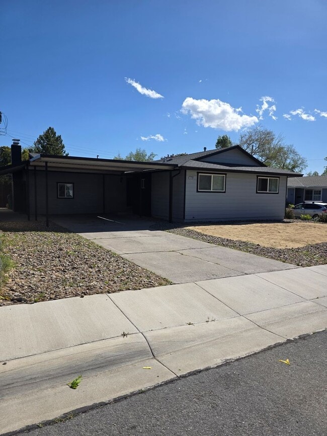 Building Photo - Great Family home in family neighborhood
