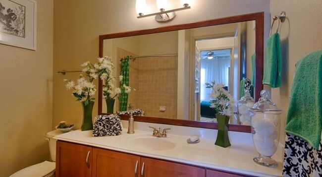 Foto del edificio - 2121 Midlane Ln