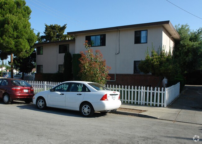 Building Photo - 605 Bryan Ave