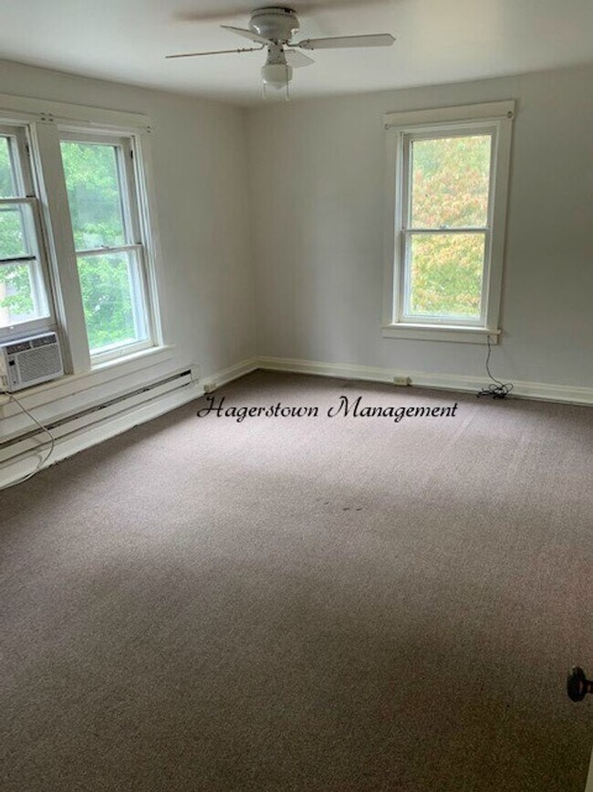 Foto del edificio - 604 Highland Way