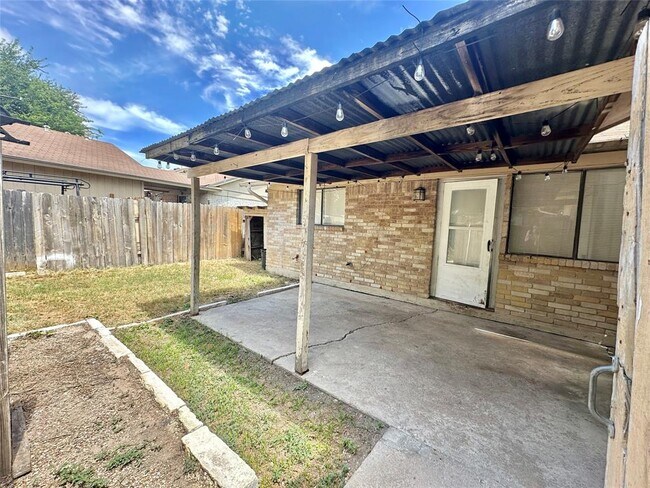 Foto del edificio - 207 W William Cannon Dr