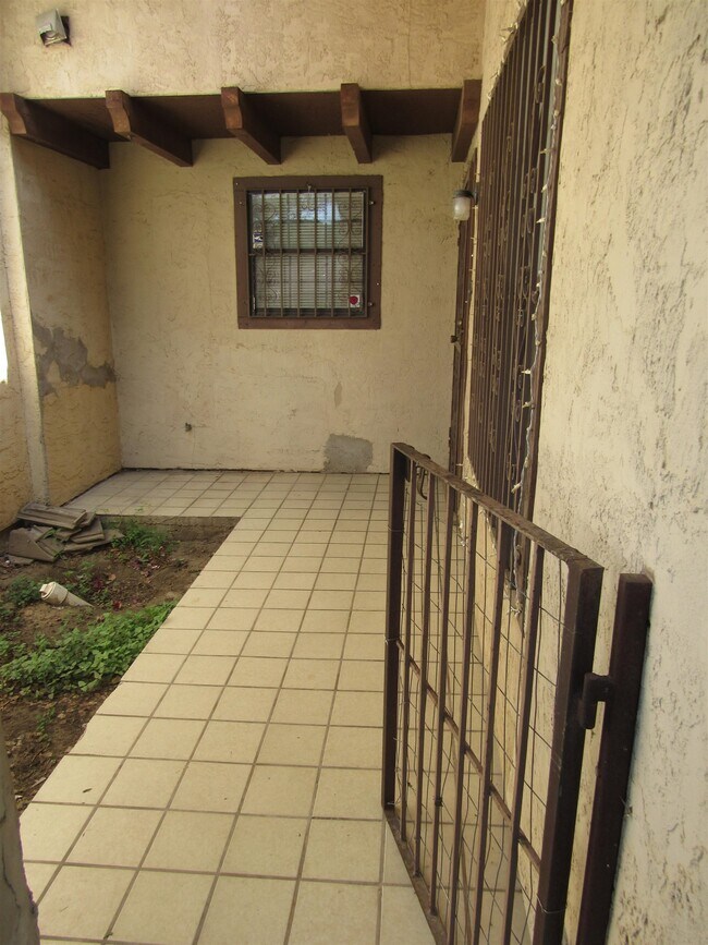 Building Photo - 822 Hillside Rd