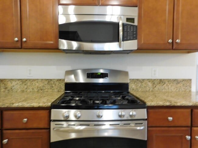 Building Photo - 5189 W Beechwood Ave