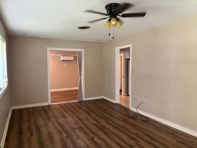 Foto del edificio - 151 Chatham Cir