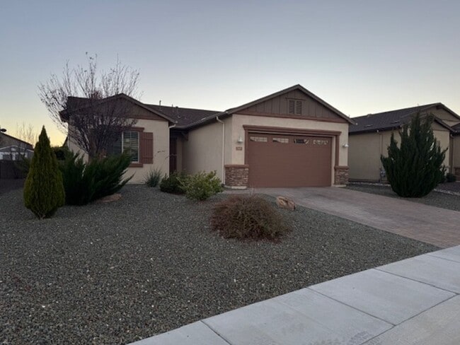 Foto del edificio - Beautiful 3 bedroom 2 bath 2 car garage home in Pronghorn Ranch!