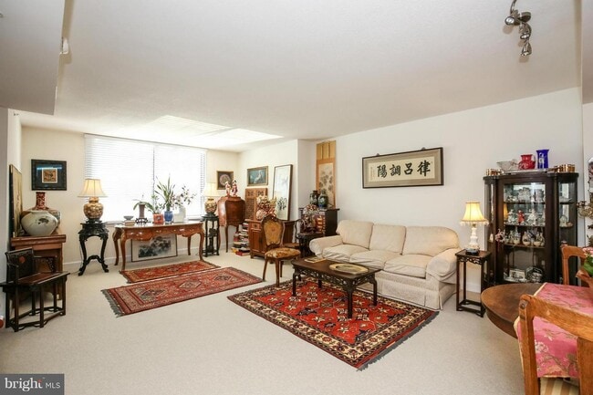 Foto del edificio - 2451 Midtown Ave