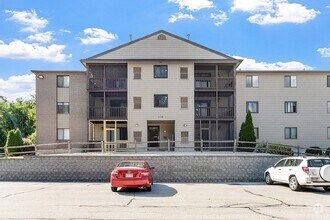 Building Photo - 10 Village Ln