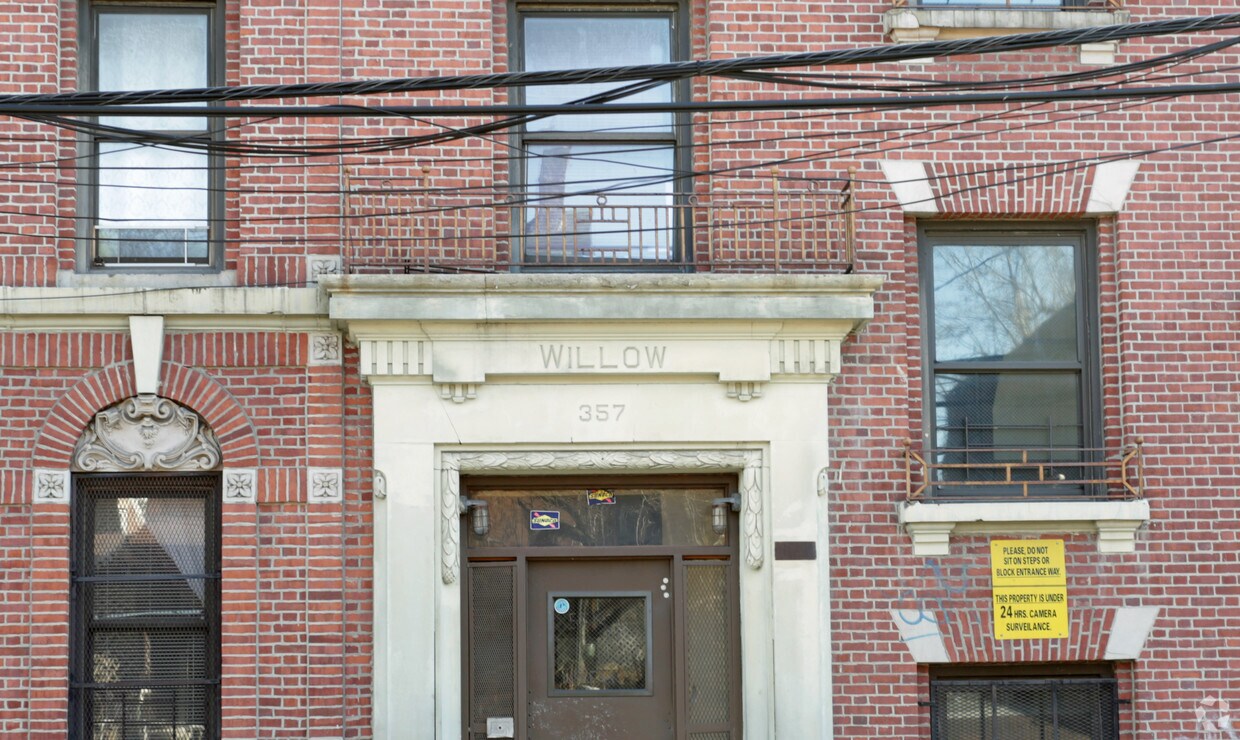 Building Photo - 357 E 193rd