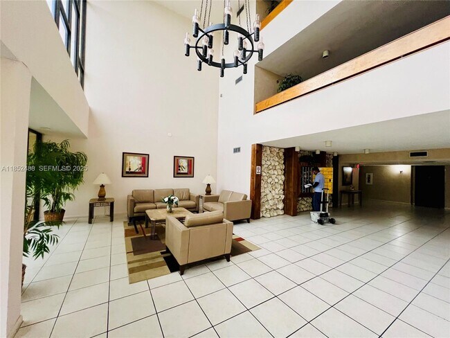 Building Photo - 491 Racquet Club Rd