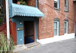 Building Photo - 24 Crane St