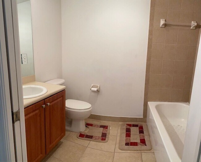 Building Photo - 2/ 2  Condo off Six Mile Cypress