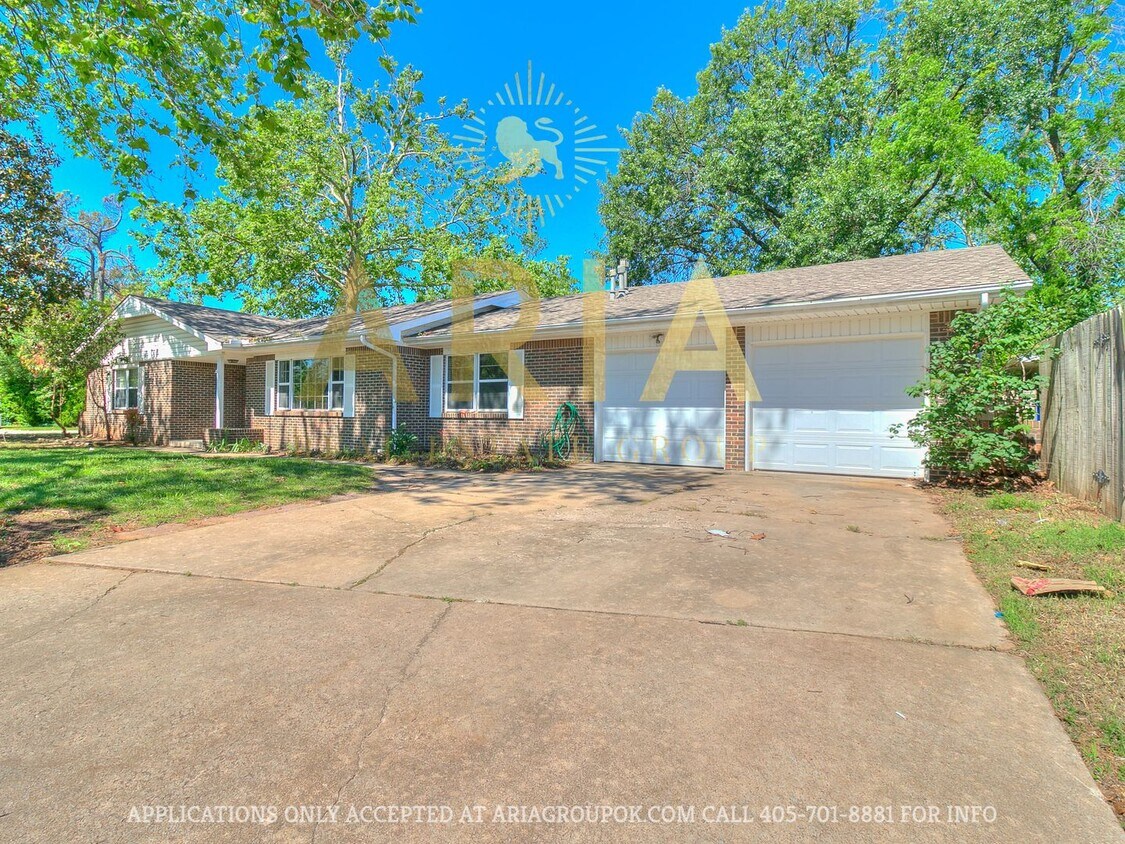 Primary Photo - Spacious West Norman 3 Bed 2 Bath!!