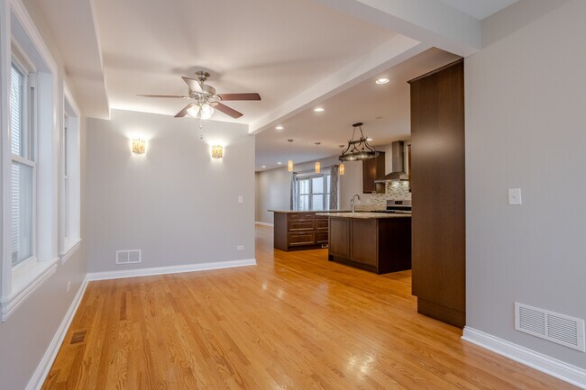 Foto del edificio - 5046 W Carmen Ave