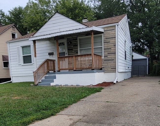 Building Photo - 12747 Vernon Ave