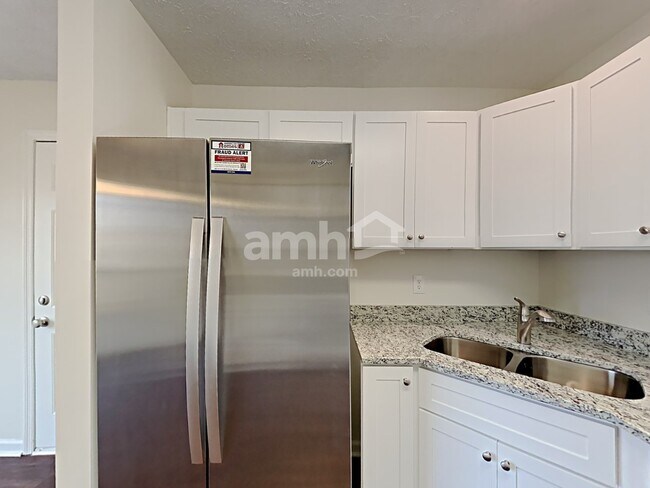 Foto del edificio - 1450 Brighton Cir