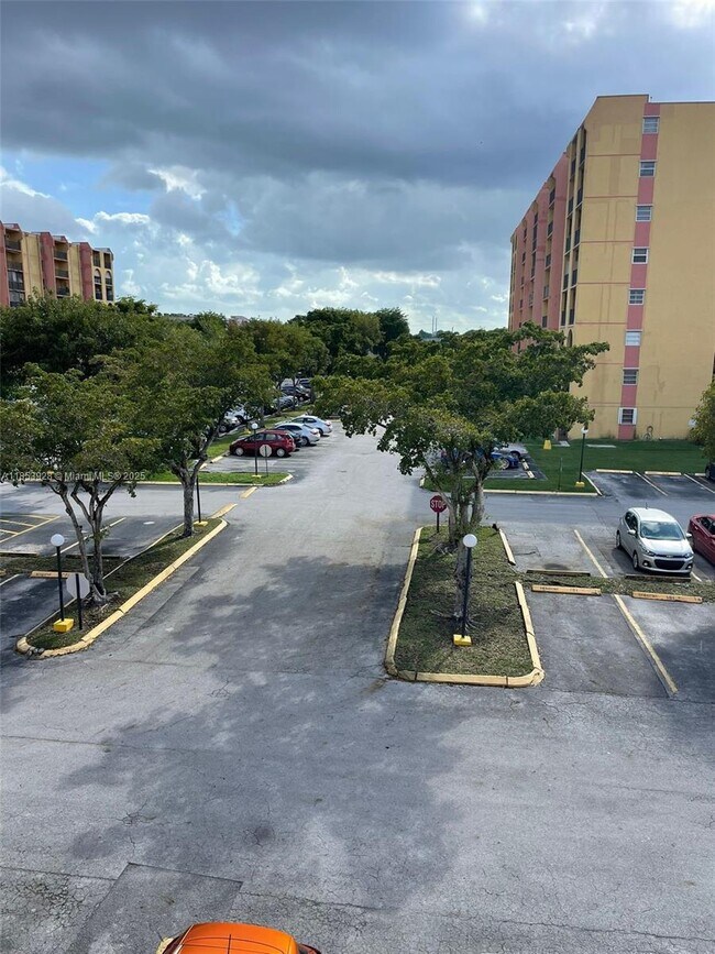 Foto del edificio - 4721 NW 7th St