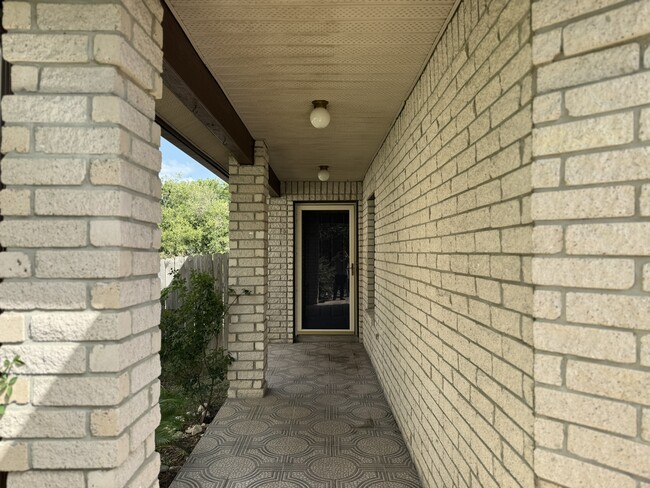 Building Photo - 7622 Forest Vale