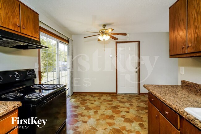 Foto del edificio - 8631 Pleasant Creek Ct