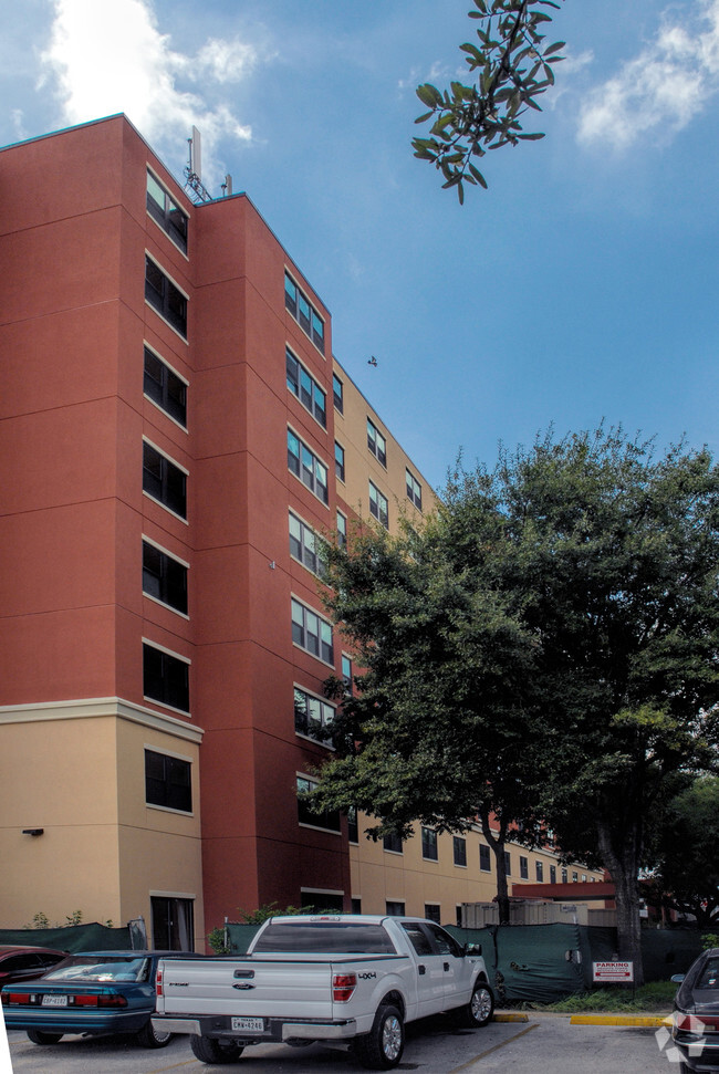 Foto del edificio - Houston Heights Towers