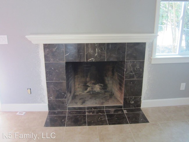 Foto del edificio - 3 br, 2 bath House - 208 Holly Street