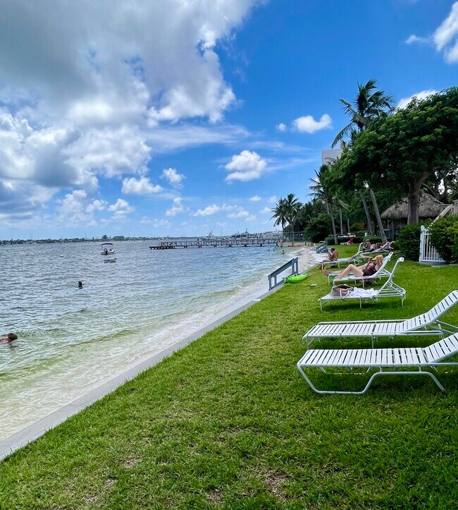 Foto del edificio - 5600 N Flagler Dr