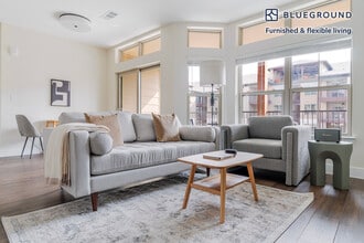 Building Photo - 1501 W Howard Ln