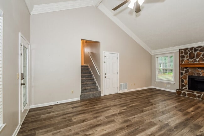 Building Photo - 1111 Realm Ln